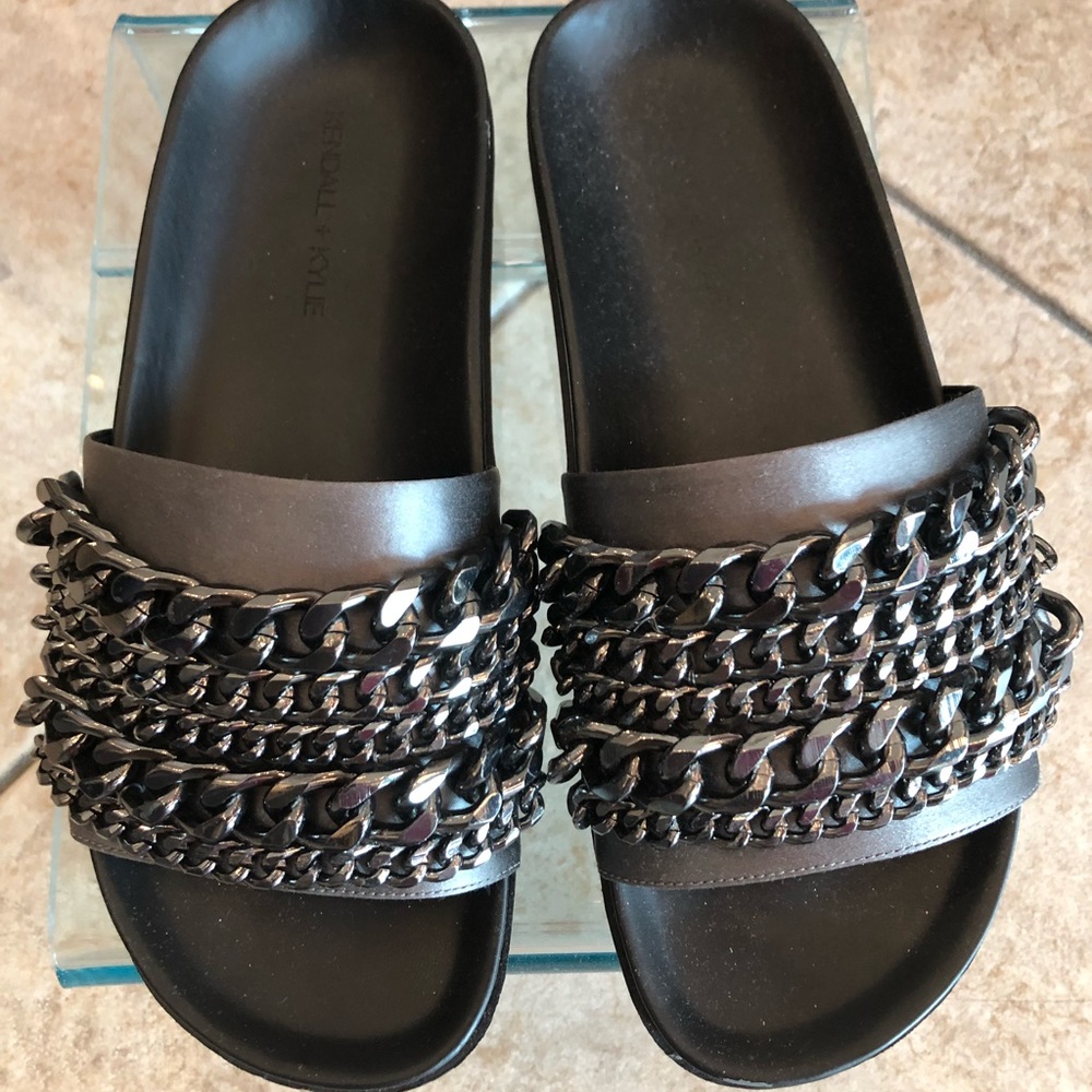 NEW Kendall and Kylie Shiloh Slides